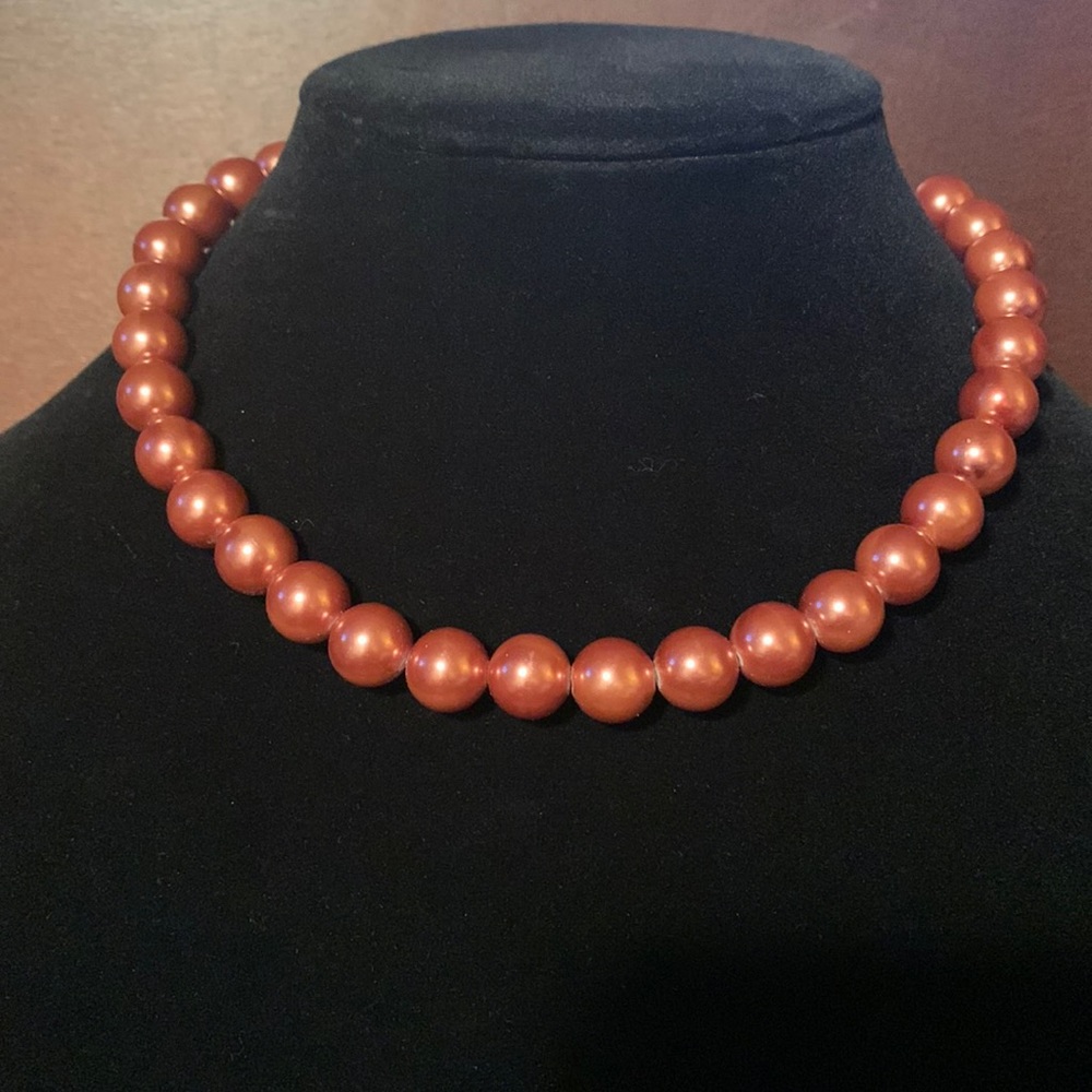 Beautiful Copper color pearl necklace! Costume Jewelry!